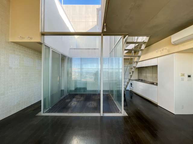 主役の空を取り込む暮らし 901の内観