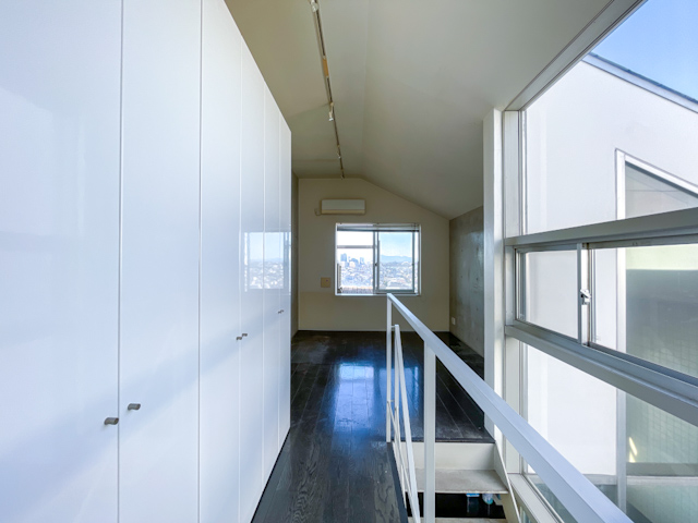 主役の空を取り込む暮らし 901の内観