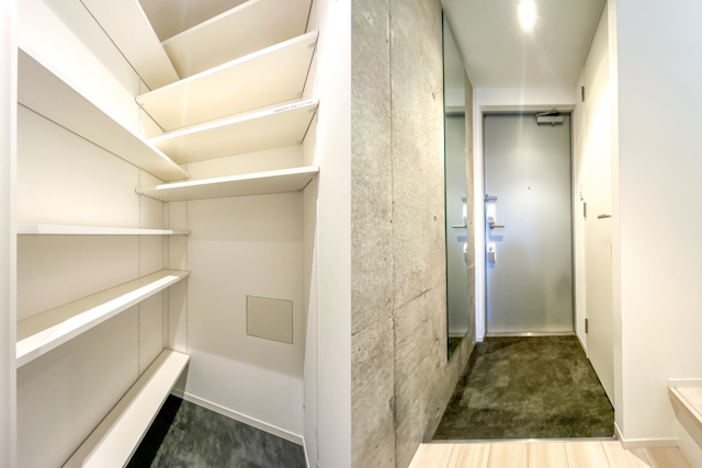 都会に浮かぶメゾネット 411の内観