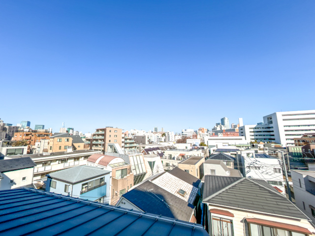 都会に浮かぶメゾネット 411の内観