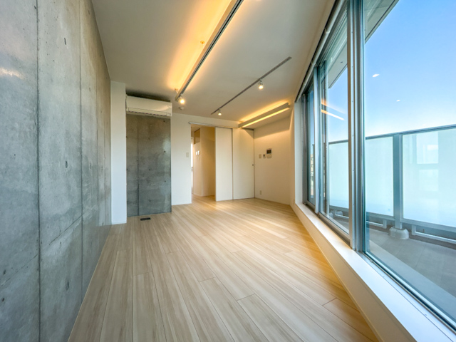 都会に浮かぶメゾネット 411の内観