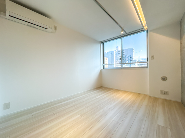 都会に浮かぶメゾネット 411の内観