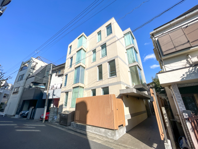 シックな装い暮らし 102の内観