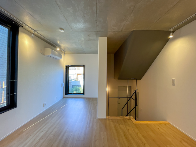 ナチュラルに三茶メゾネット 201の内観