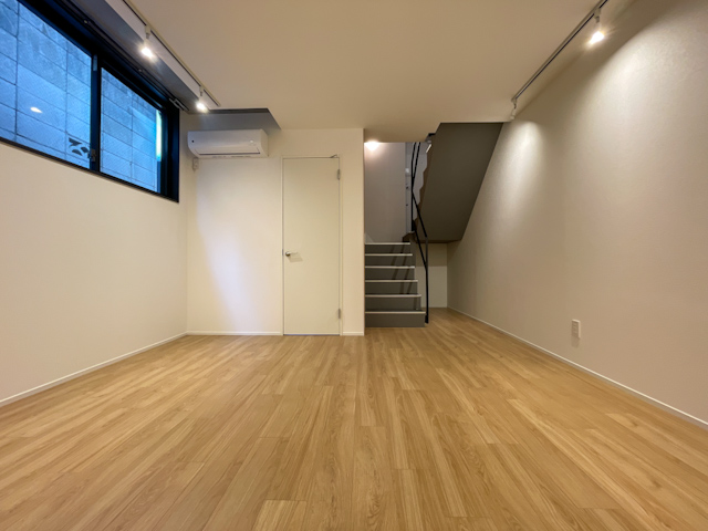 ナチュラルに三茶メゾネット 201の内観