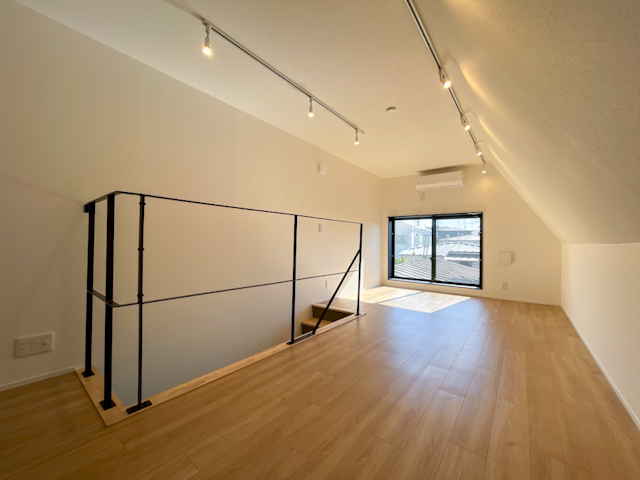 吹き抜けとメゾネット 301の外観