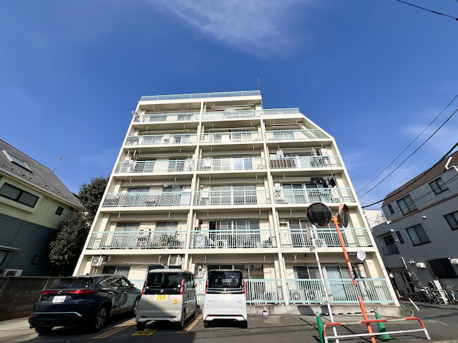 光のシャワーを浴びて 303の内観