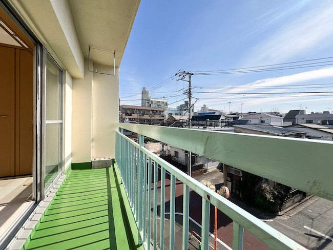 光のシャワーを浴びて 303の外観