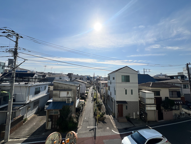 光のシャワーを浴びて 303の内観