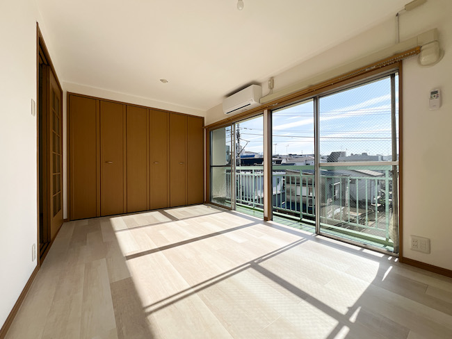 光のシャワーを浴びて 303の内観