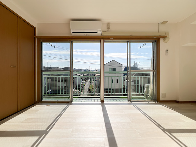 光のシャワーを浴びて 303の内観