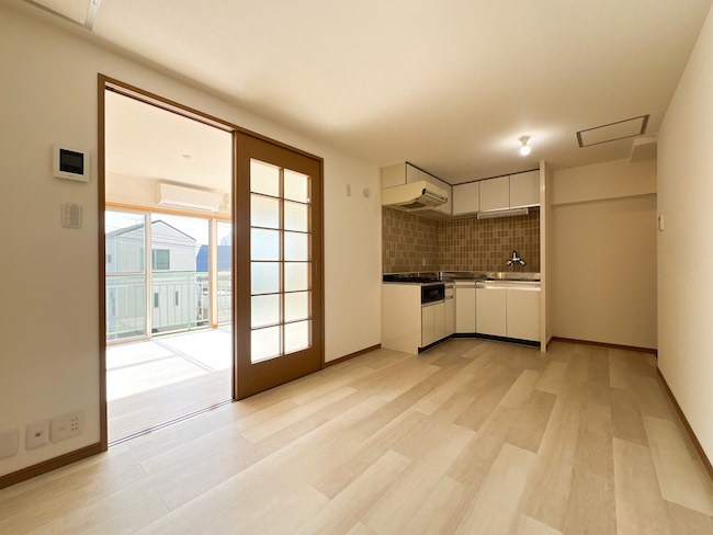 光のシャワーを浴びて 303の内観