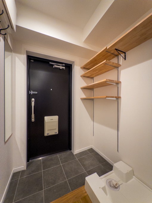 秘密基地で暮らす 706の内観