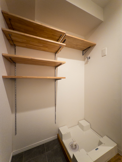 秘密基地で暮らす 706の内観