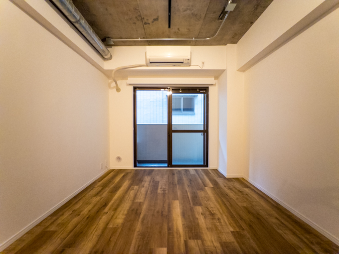 秘密基地で暮らす 706の内観