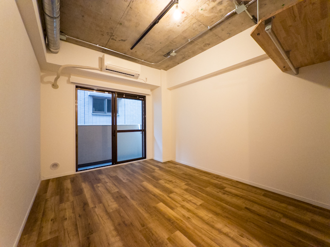 秘密基地で暮らす 706の内観