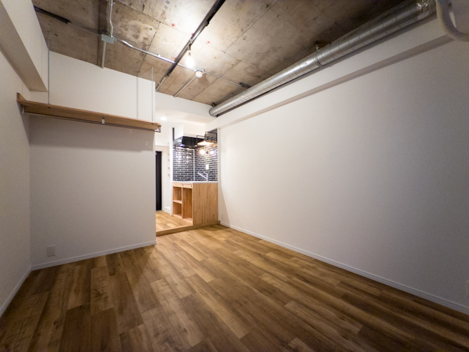 秘密基地で暮らす 706の内観