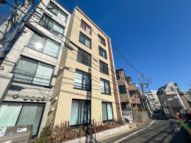 光でほどけるコンクリート 301の内観
