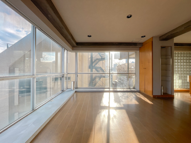 質感を讃えて 401の内観