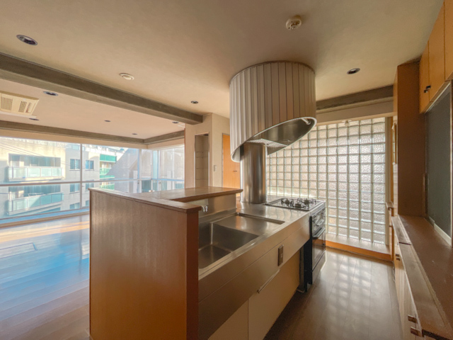 質感を讃えて 401の内観