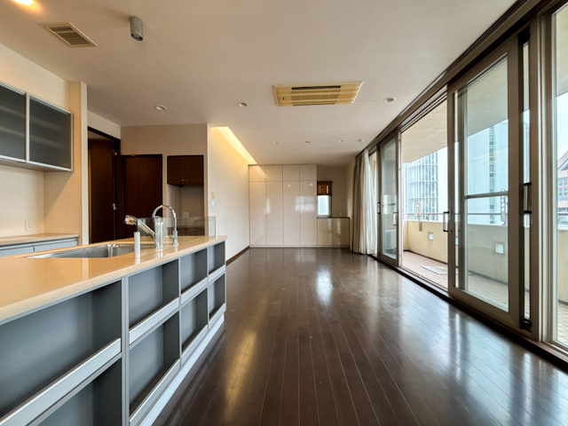 9階のてっぺん、代官山。 901の内観