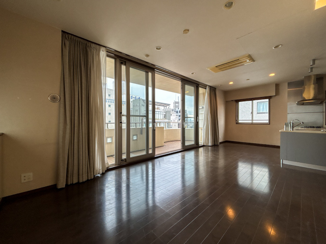 9階のてっぺん、代官山。 901の内観