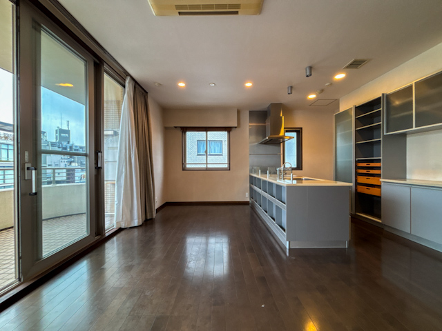 9階のてっぺん、代官山。 901の内観