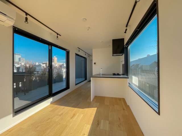 One Life. 402の内観