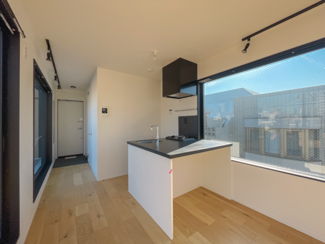 One Life. 402の内観