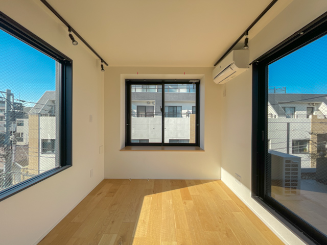 One Life. 402の内観