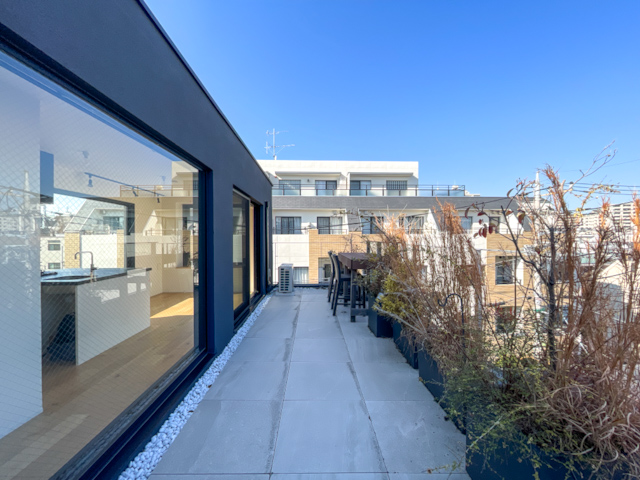 One Life. 402の内観