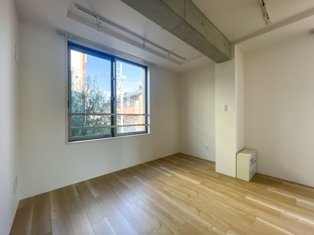 窓辺に都会のやさしさを 201の内観