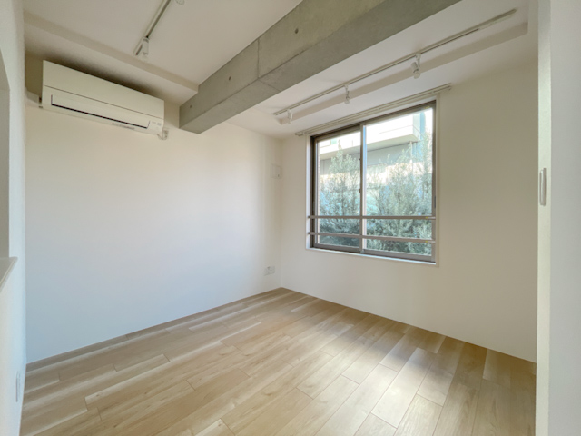 窓辺に都会のやさしさを 201の内観