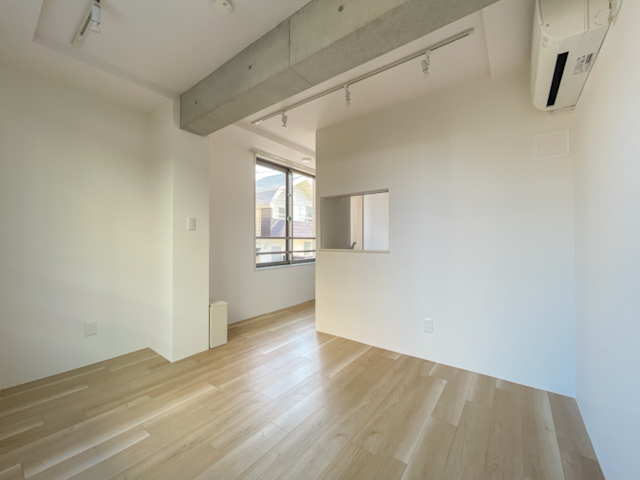 窓辺に都会のやさしさを 201の内観