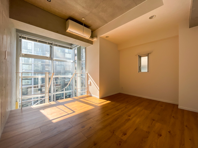 吹き抜けに光が満ちる 301の外観