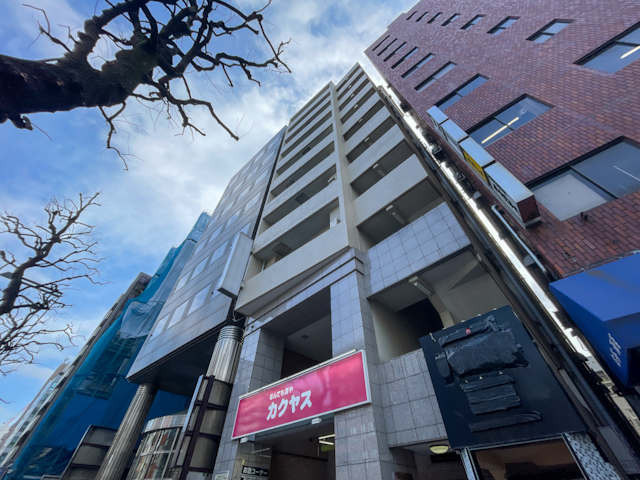 街を見渡す 702の内観