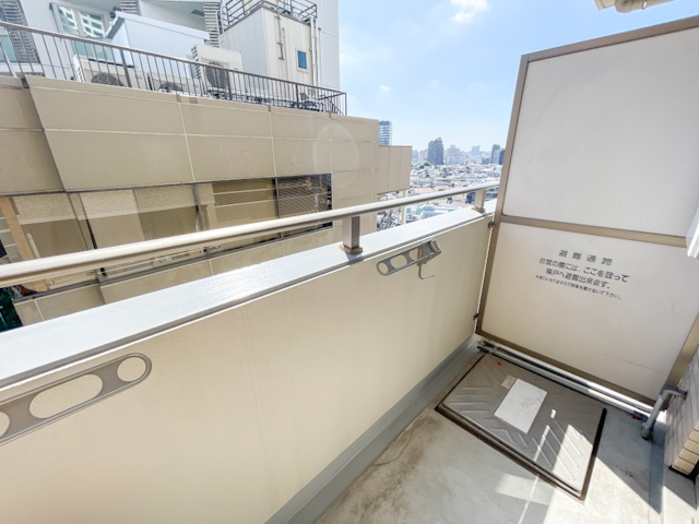 空と陽射しと 802の内観