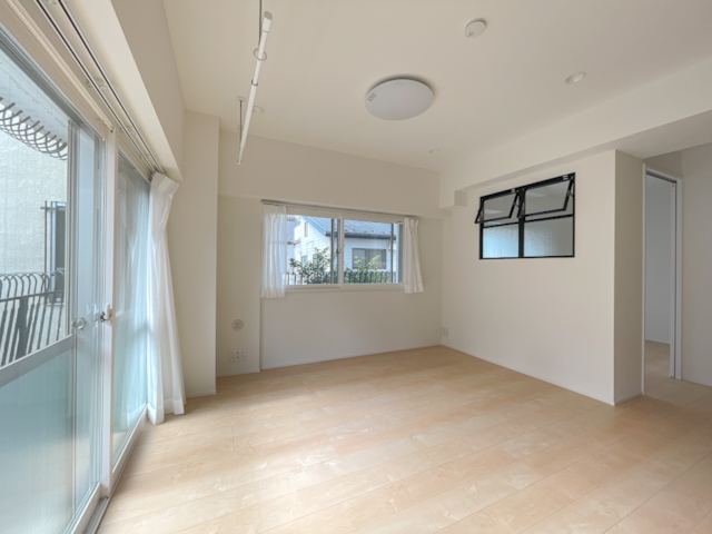 オレンジの木のそばで 209の内観