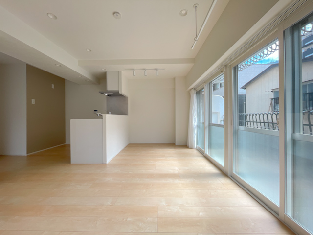 オレンジの木のそばで 209の内観