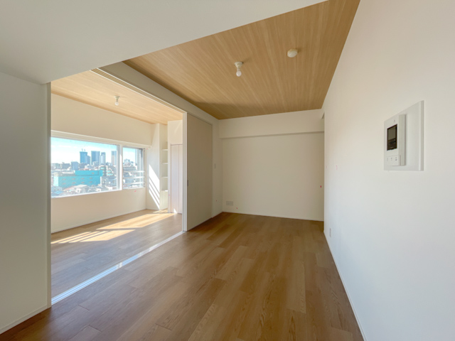 Sky Line 702の内観