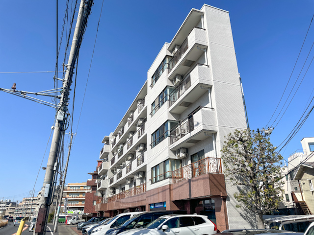 多摩川を見渡して 307の内観