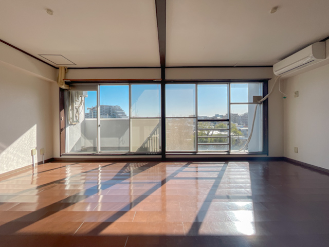 一面は、景色 604の内観