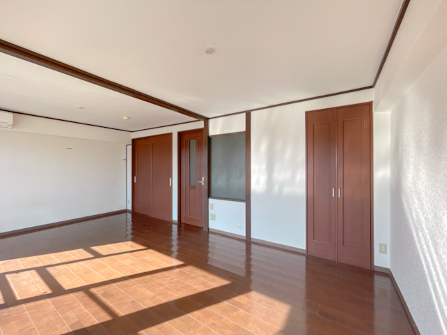 一面は、景色 604の内観