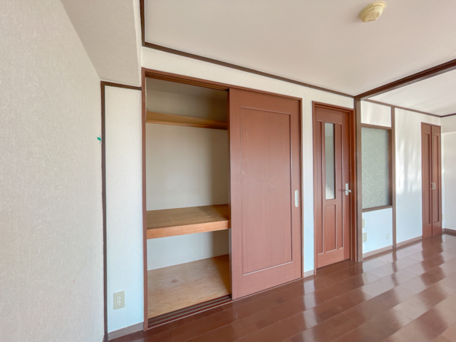 一面は、景色 604の内観