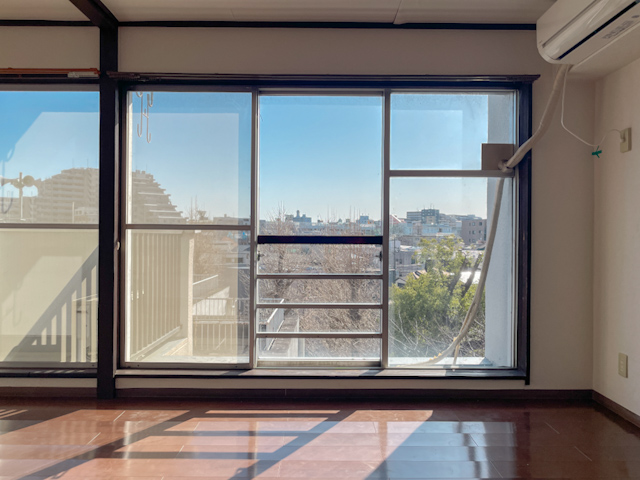 一面は、景色 604の内観