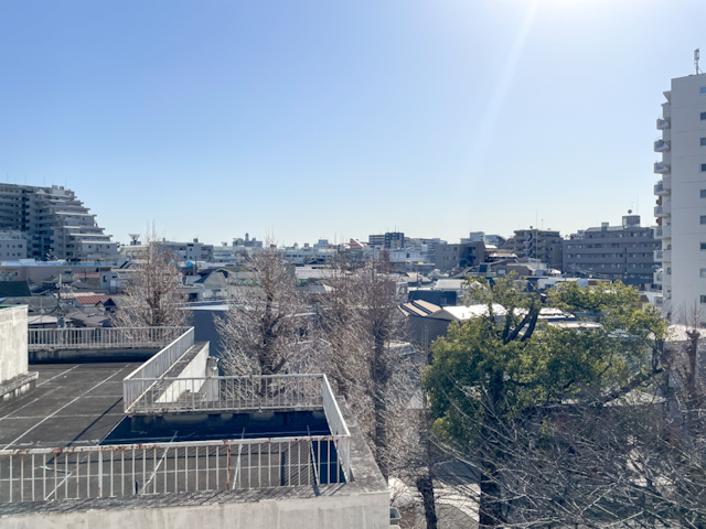 一面は、景色 604の内観