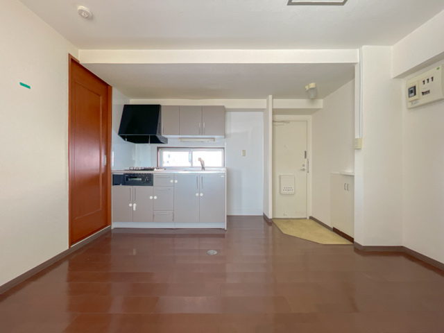 一面は、景色 604の内観