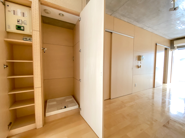 コンクリート宮殿の一角 2301の内観