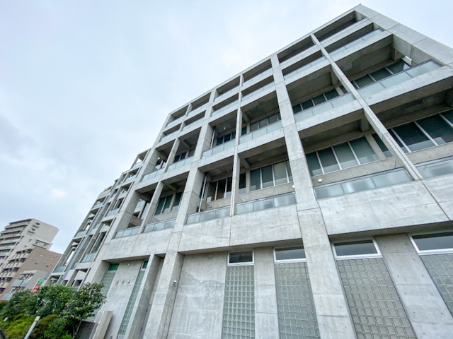 コンクリート宮殿の一角 2301の内観