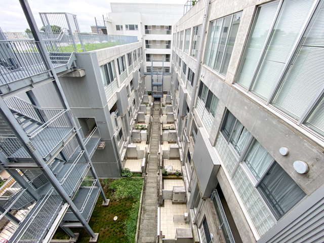 コンクリート宮殿の一角 2301の内観